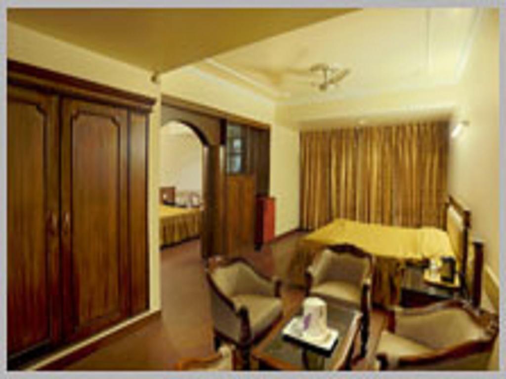 Hotel Subash International Катра Екстериор снимка