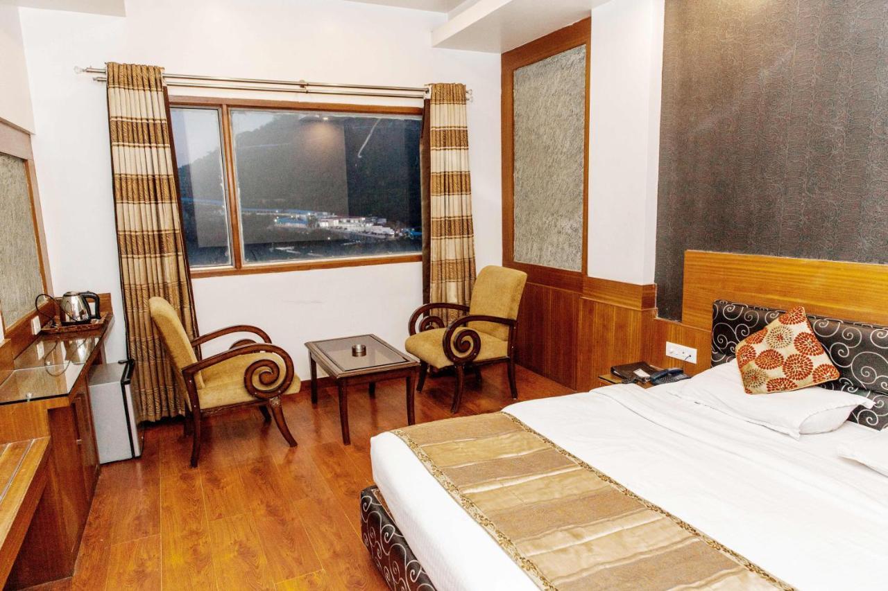 Hotel Subash International Катра Екстериор снимка