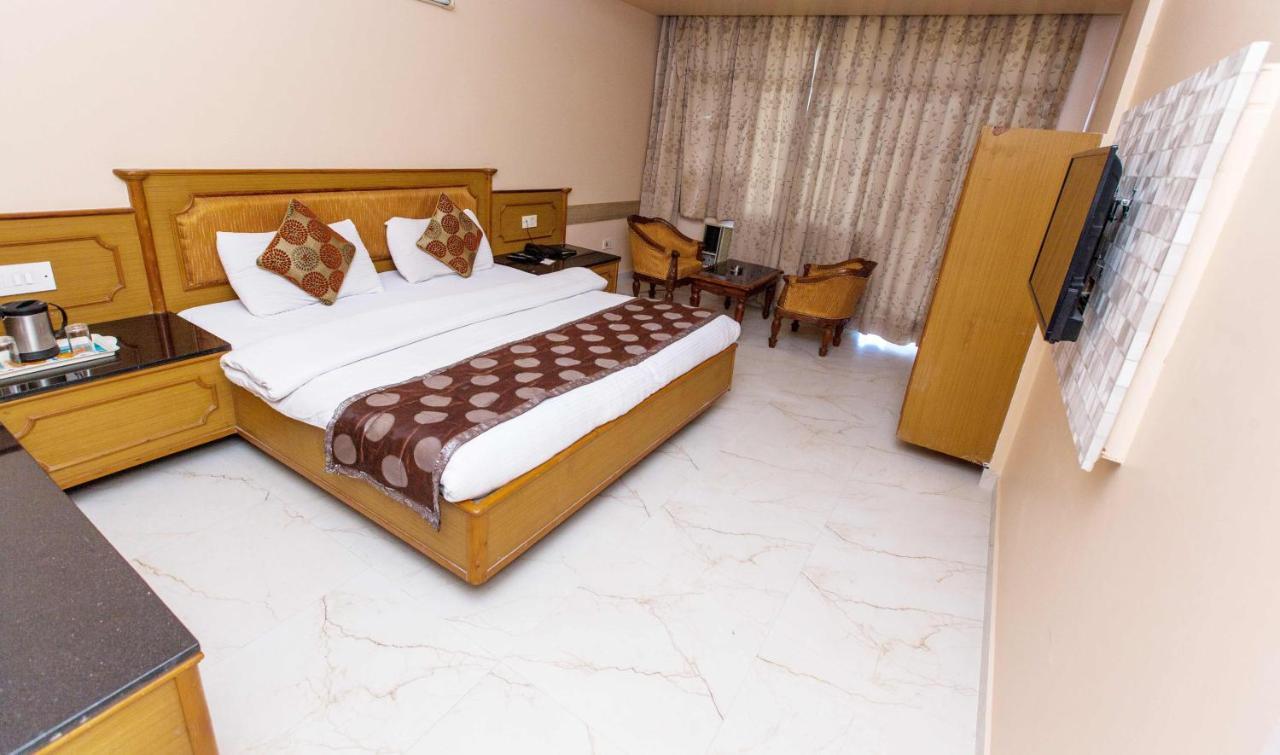 Hotel Subash International Катра Екстериор снимка