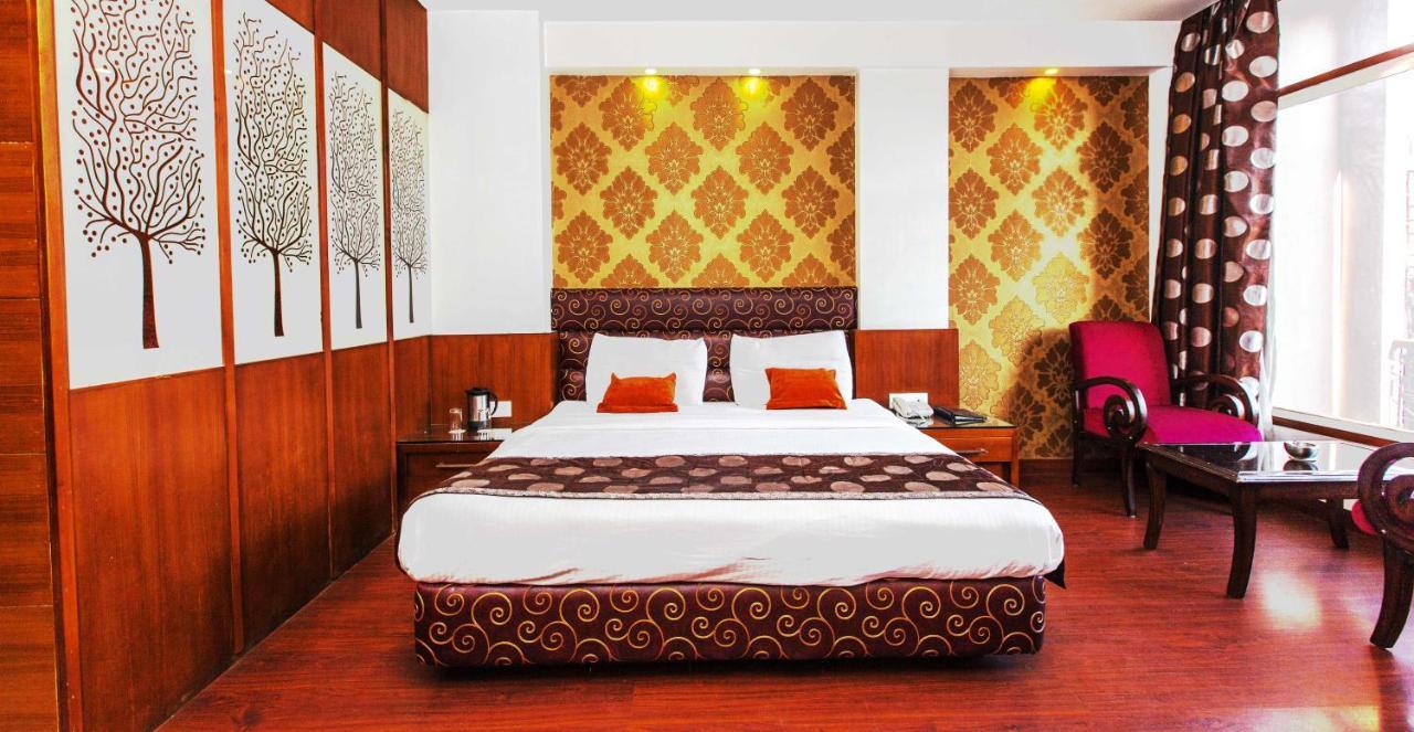 Hotel Subash International Катра Екстериор снимка